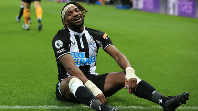 allan saint maximin sitting on pitch smiling newcastle united nufc 1120 768x432 2