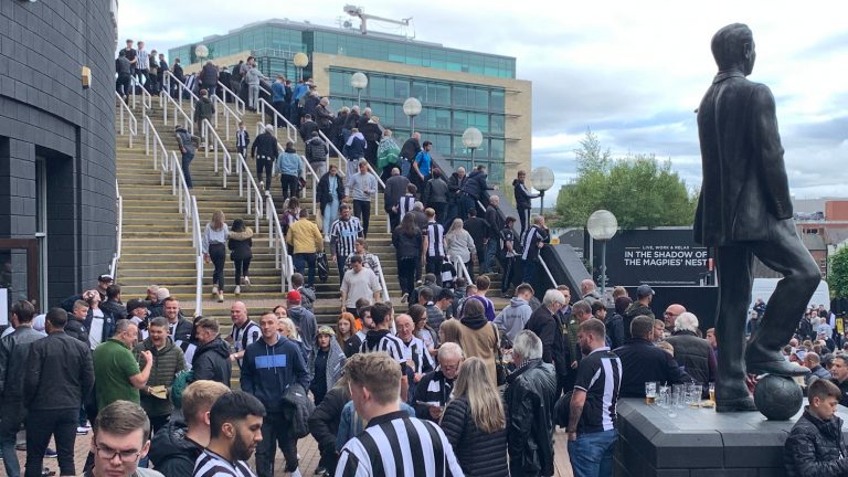 fans outside sjp bobby robson statue newcastle united nufc 1120 768x432 1