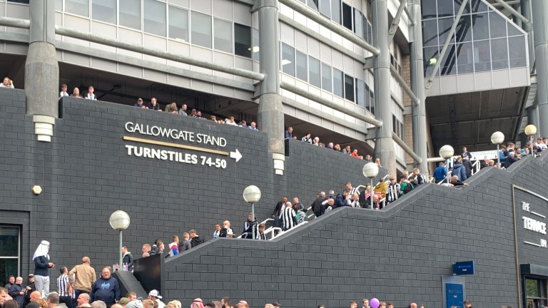 fans outside sjp gallowgate steps newcastle united nufc 1120 768x432 1