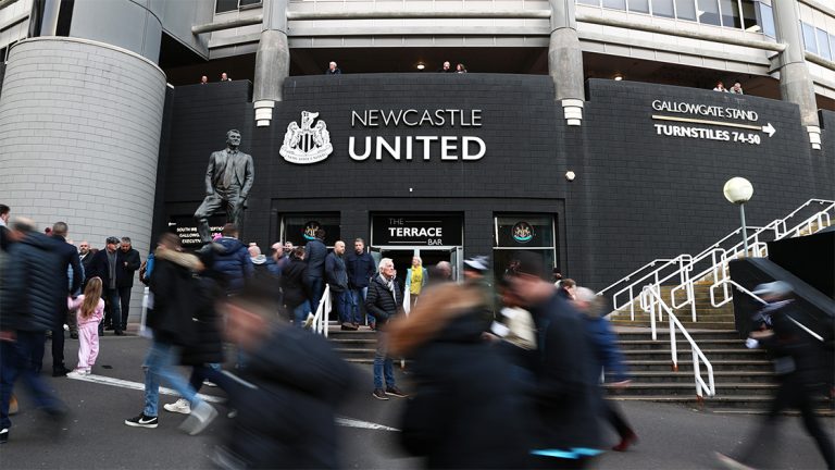 fans pre match walking bobby robson statue newcastle united nufc 1120 768x432 1