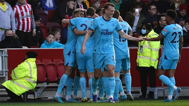 players celebrate burn newcastle united nufc 1120 768x432 1