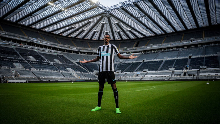 alexander isak signing on pitch newcastle united nufc 1120 768x432 1