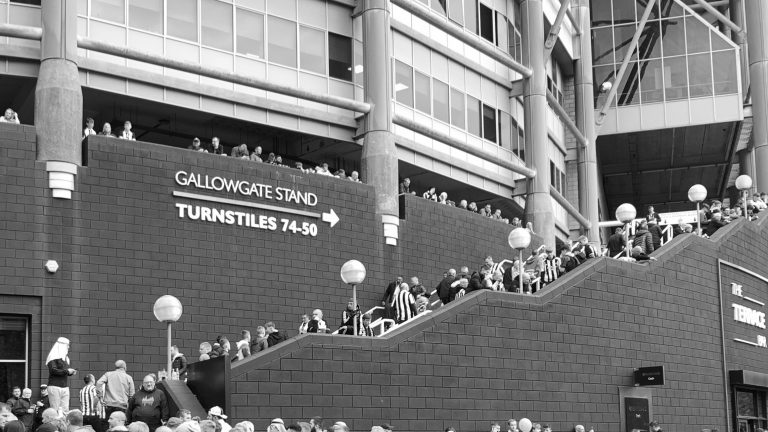 fans outside sjp gallowgate steps newcastle united nufc bw 1120 768x432 1