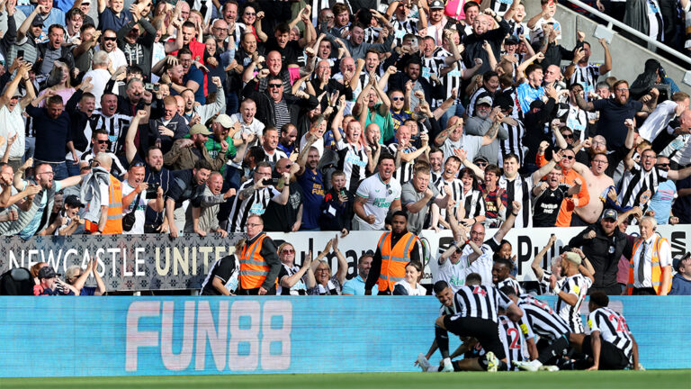 fans players celebrate kieran tripper goal newcastle united nufc 1120 768x432 1