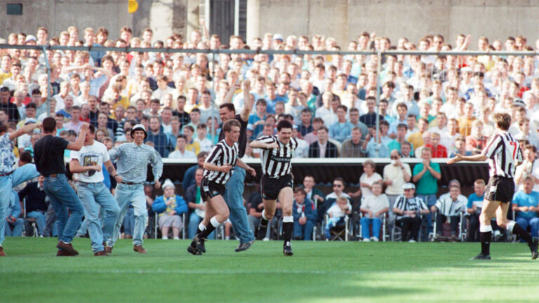 micky quinn goal celebration leeds 1989 newcastle united nufc 1120 768x432 1