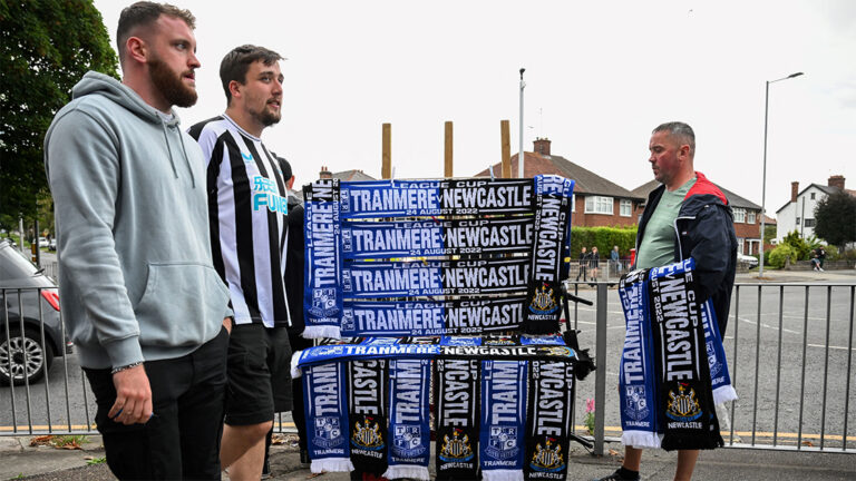 tranmere scarf seller newcastle united nufc 1120 768x432 1