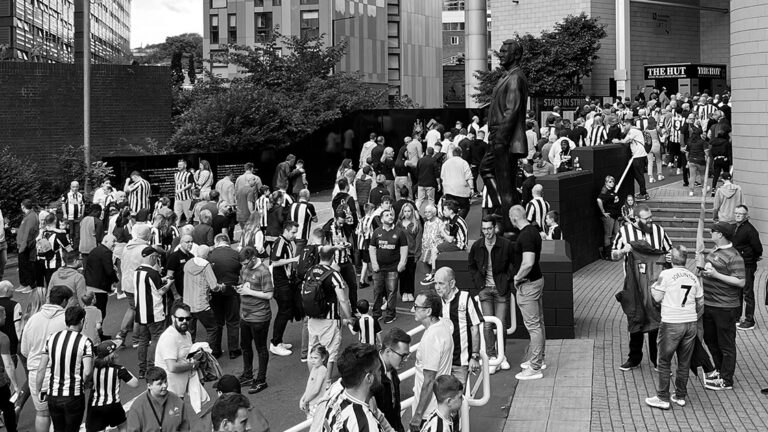 bobby robson statue fans matchday sjp newcastle united nufc bw 1120 768x432 1