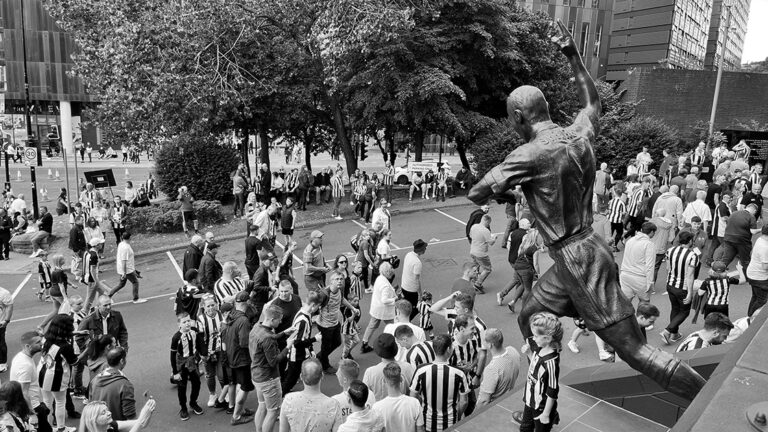 fans looking up at alan shearer statue matchday sjp newcastle united nufc bw 1120 768x432 1