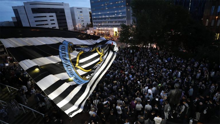 fans outside sjp large flag 7 october 2021 newcastle united nufc 1120 768x432 1