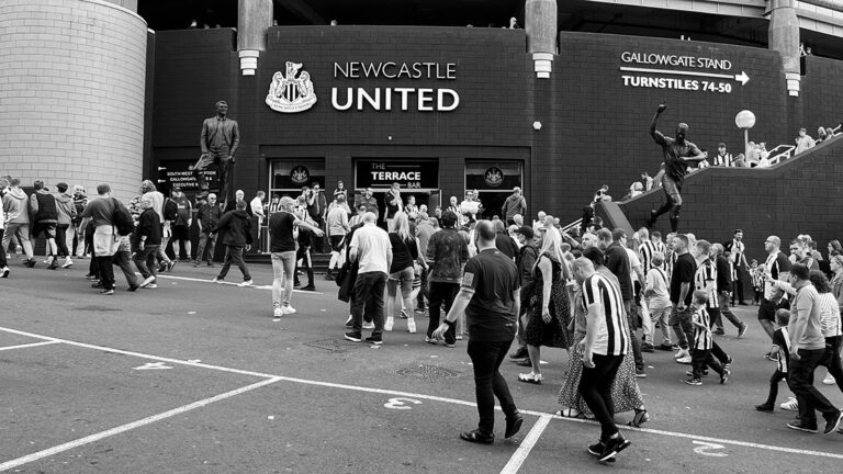 statues fans matchday sjp newcastle united nufc bw 1120 768x432 1