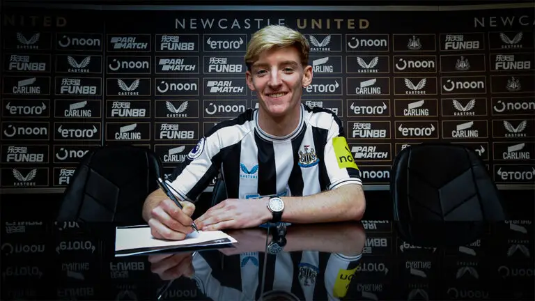 anthony gordon signing contract newcastle united nufc 1120 768x432 1