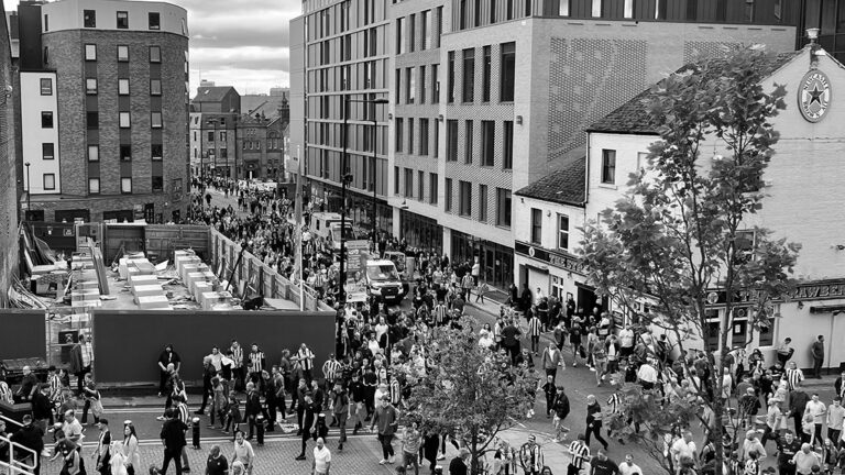 fans walking to sjp matchday strawberry place newcastle united nufc bw 1120 768x432 1