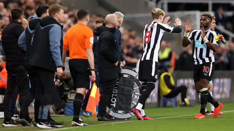 anthony gordon substitution saint maximin newcastle united nufc 1120 768x432 1