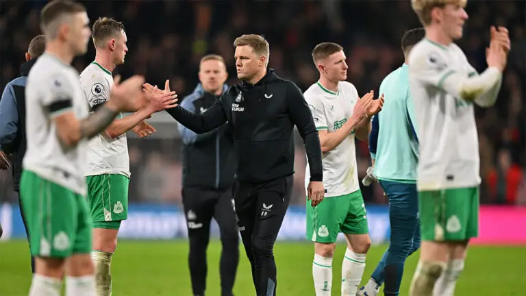 eddie howe with players end of game newcastle united nufc 1120 768x432 1