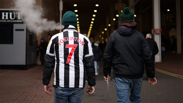 fans joelinton shirt newcastle united nufc 1120 768x432 2