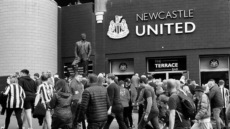 fans walking past bobby robson statue matchday sjp newcastle united nufc bw 1120 768x432 2