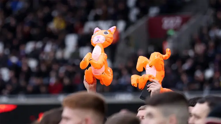 inflatable cats west ham newcastle united nufc 1120 768x432 1