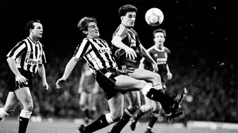 john anderson john aldridge liverpool in action december 1987 newcastle united nufc bw 1120 768x431 1