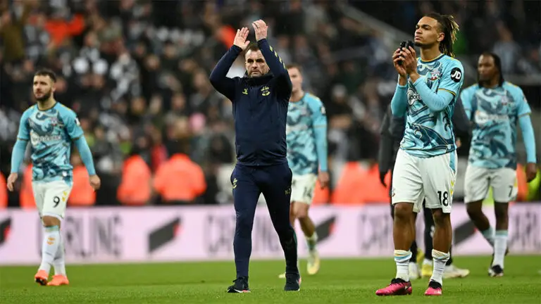 nathan jones and players clapping southampton fans newcastle united nufc 1120 768x432 1