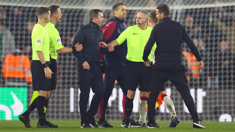 nathan jones southampton manager argues with jason tindall newcastle united nufc 1120 768x432 1