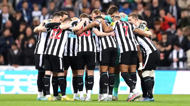 team huddle carabao cup 2022 newcastle united nufc 1120x1120 1 768x432 2