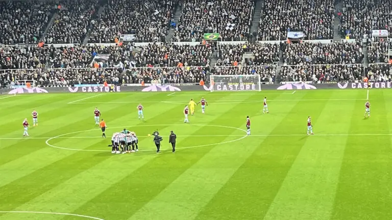 west ham team huddle newcastle united nufc 1120 768x432 1