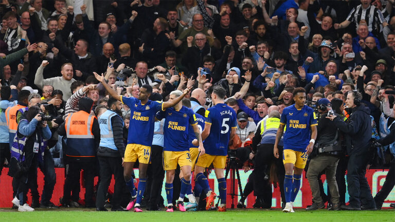 alexander isak goal celebration fans newcastle united nufc 2 1120 768x432 1