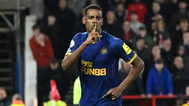 alexander isak goal celebration finger mouth newcastle united nufc 2 1120 768x432 1