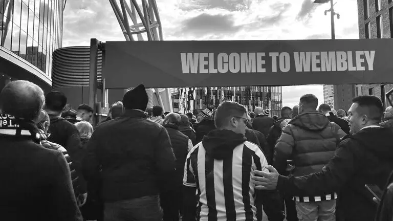 welcome to wembley sign fans newcastle united nufc bw 1120 768x432 1
